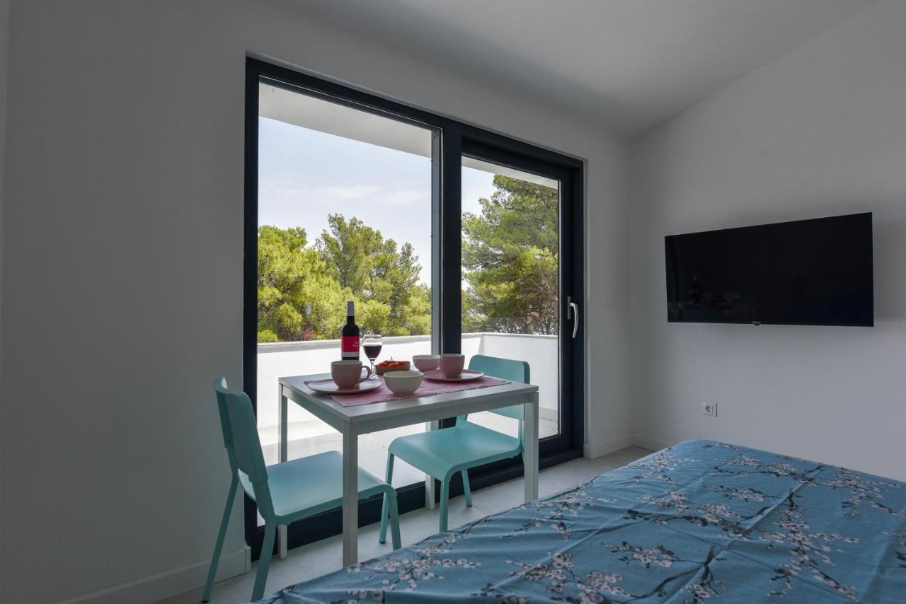 Lazaneo Seafront Apartments, เยลซา ภายนอก รูปภาพ