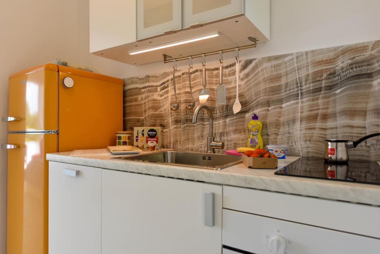 Lazaneo Seafront Apartments, เยลซา ภายนอก รูปภาพ
