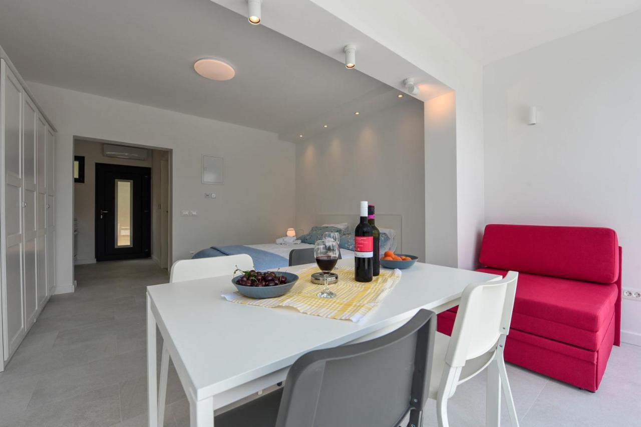 Lazaneo Seafront Apartments, เยลซา ภายนอก รูปภาพ