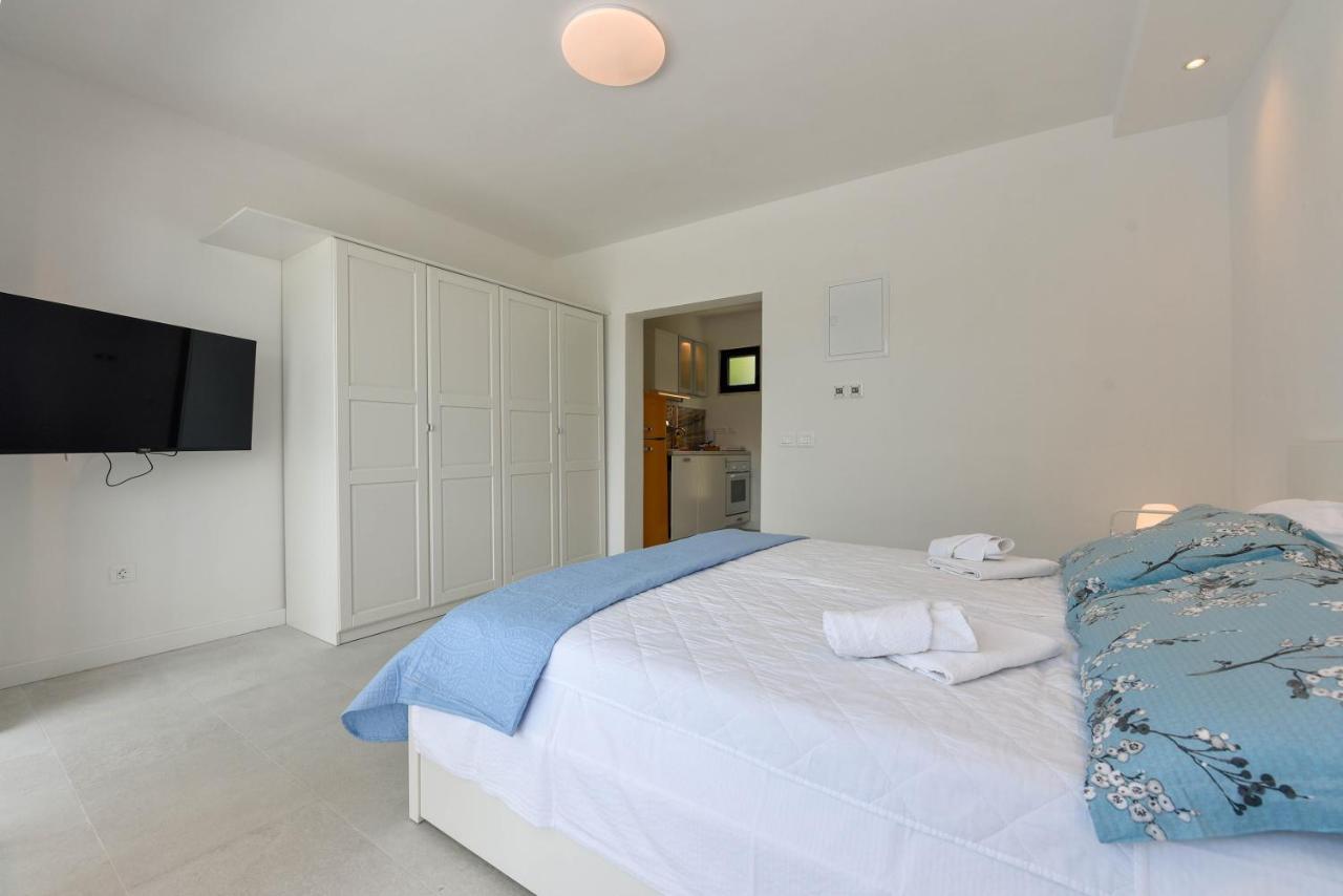 Lazaneo Seafront Apartments, เยลซา ภายนอก รูปภาพ