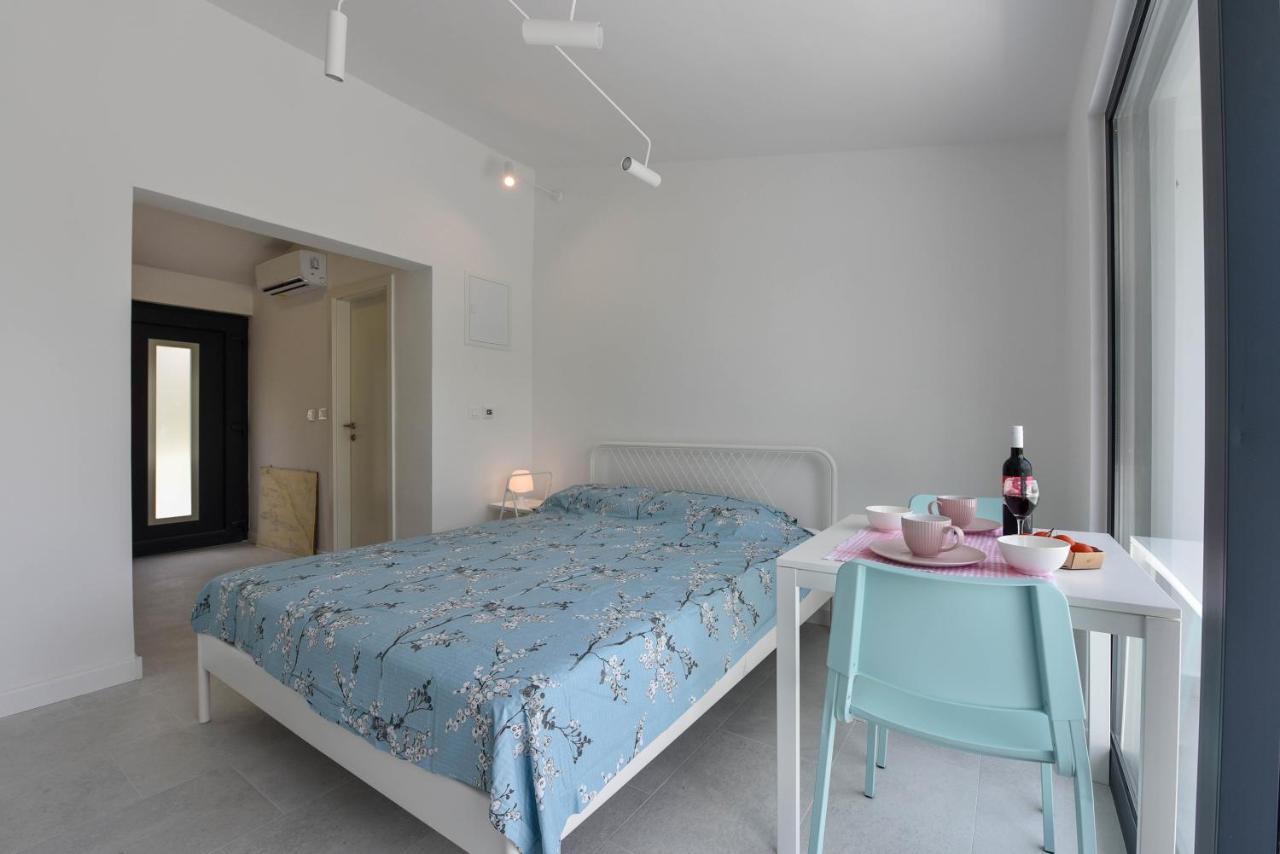 Lazaneo Seafront Apartments, เยลซา ภายนอก รูปภาพ