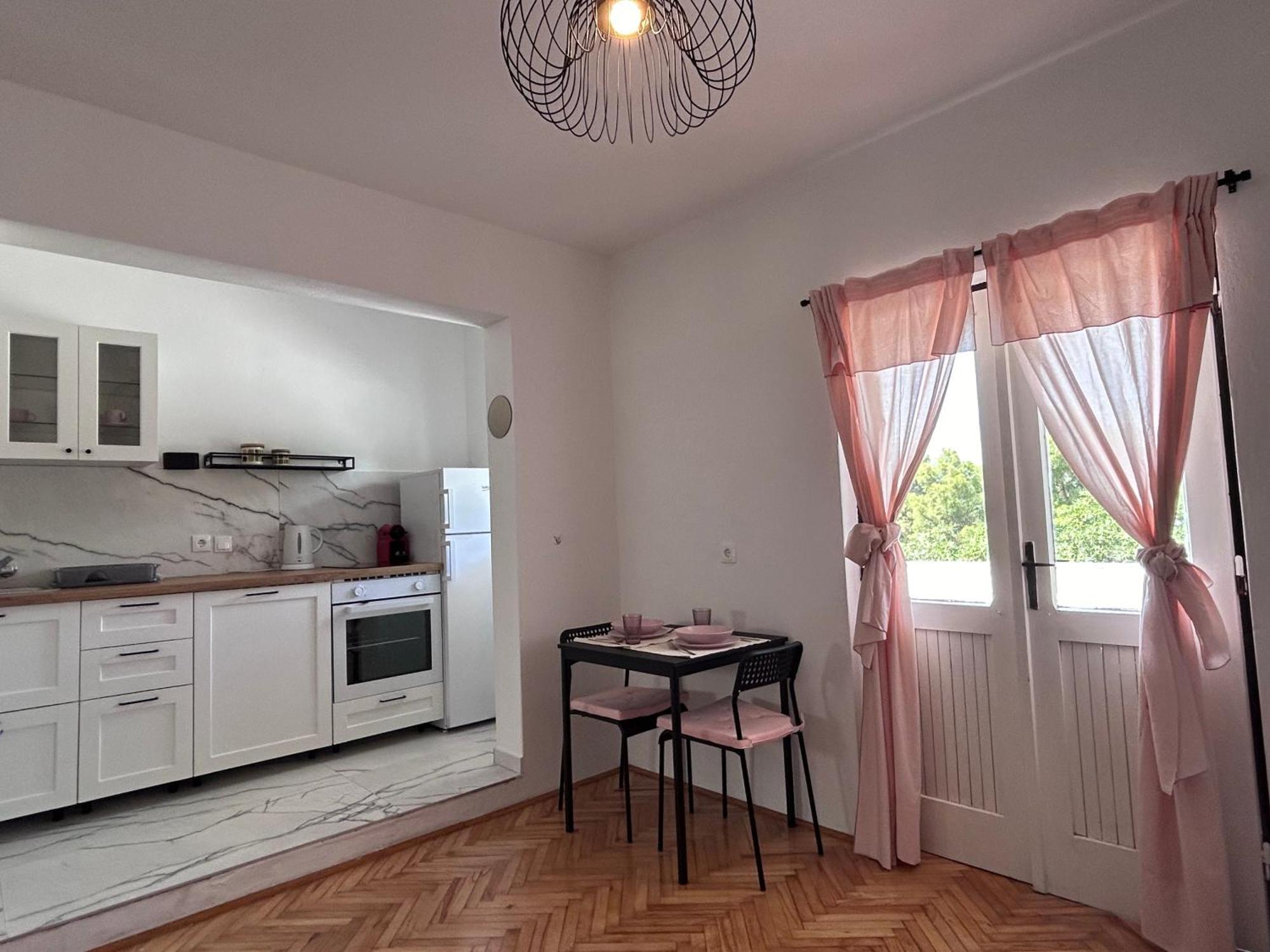 Lazaneo Seafront Apartments, เยลซา ภายนอก รูปภาพ